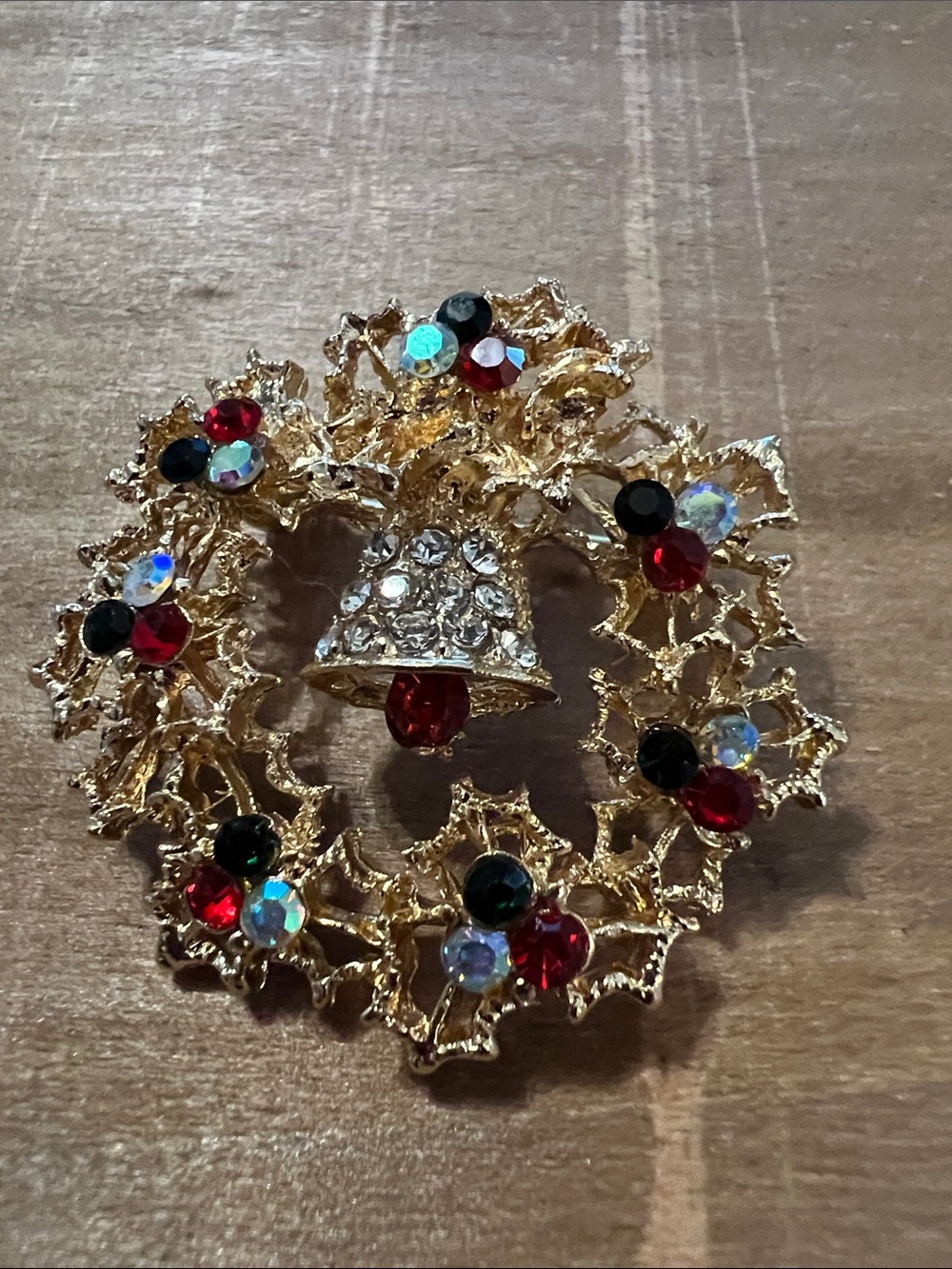 3/$18 Holiday Wreath Brooch with Red, Black and Iridescent Stones Lot 293